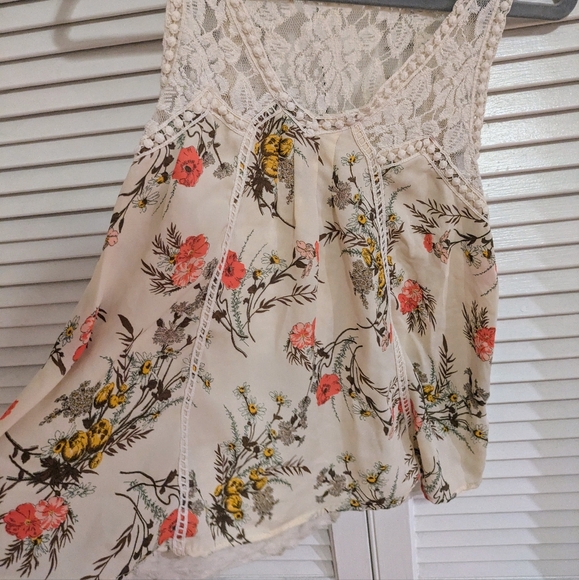 Cream and Lace "Hint of Mint" Flowy Floral Tank Top 🌸 Small - Picture 2 of 4
